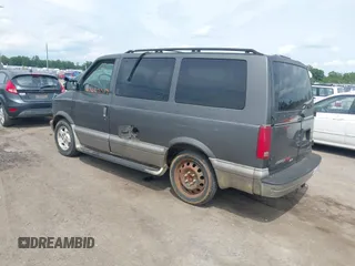 2004 Chevrolet Astro z VIN 1GNEL19XX4B108761, wystawiony jako IAAI lot #42452017 z przebiegiem 208 401 mil mil oraz . Historia ofert i sprzedaży dostępna na DreamBid. Obrazek 3.