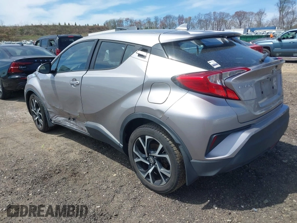 2018 Toyota C-HR XLE z VIN NMTKHMBX5JR046679, wystawiony jako IAAI lot #42068046 z przebiegiem 166 297 mil mil oraz . Historia ofert i sprzedaży dostępna na DreamBid. Obrazek 3.