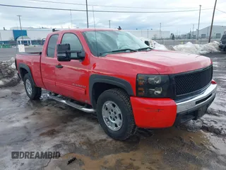 2010 Chevrolet Silverado 1500 LS with VIN 1GCSCREA1AZ189096, listed as a IAAI auction lot 41695479 with 207,680 mi miles. Bid and sale history available at carsss.com. Image 1.
