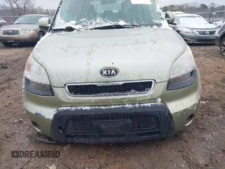 2010 Kia Soul + with VIN KNDJT2A2XA7172245, listed as a IAAI auction lot 41631785 with 1 mi miles. Bid and sale history available at carsss.com. Image 6.