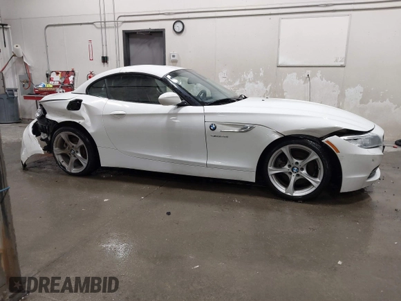 2015 BMW Z4 sDrive28i with VIN WBALL5C51FJ997681, listed as a IAAI auction lot 41323332 with 47,991 mi miles. Bid and sale history available at carsss.com. Image 13.