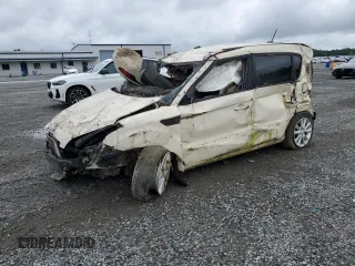 2013 Kia Soul + z VIN KNDJT2A6XD7572992, wystawiony jako Copart lot #59533185 z przebiegiem Nie podano mil oraz Czysty tytuł • Clean title. Historia ofert i sprzedaży dostępna na DreamBid. Obrazek 1.
