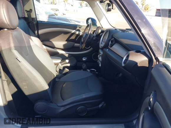 2008 MINI Hardtop with VIN WMWMF33548TU68524, listed as a IAAI auction lot 41515753 with 92,342 mi miles and . Bid and sale history available at DreamBid. Image 5.