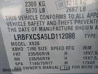 2020 Buick Envision Essence with VIN LRBFXCSA5LD112088, listed as a IAAI auction lot 41208726 with 18,371 mi miles. Bid and sale history available at carsss.com. Image 9.
