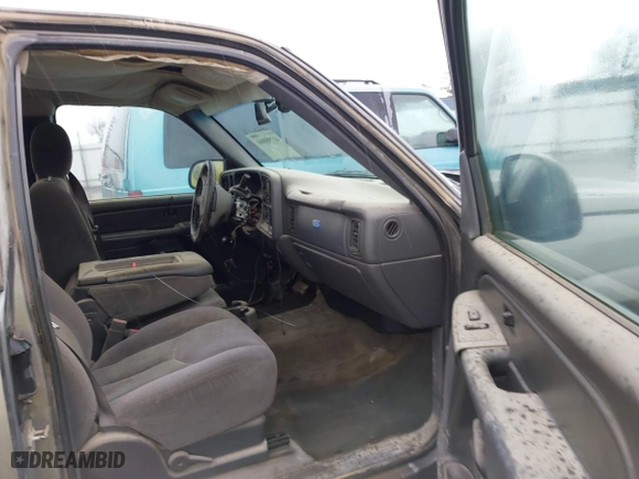 2006 Chevrolet Silverado 1500 LT1 with VIN 2GCEC19V061342207, listed as a IAAI auction lot 41798860 with 298,258 mi miles. Bid and sale history available at carsss.com. Image 5.