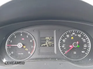 2014 Volkswagen Jetta SE z VIN 3VWD17AJ0EM247843, wystawiony jako IAAI lot #42385042 z przebiegiem 181 994 mil mil oraz . Historia ofert i sprzedaży dostępna na DreamBid. Obrazek 7.