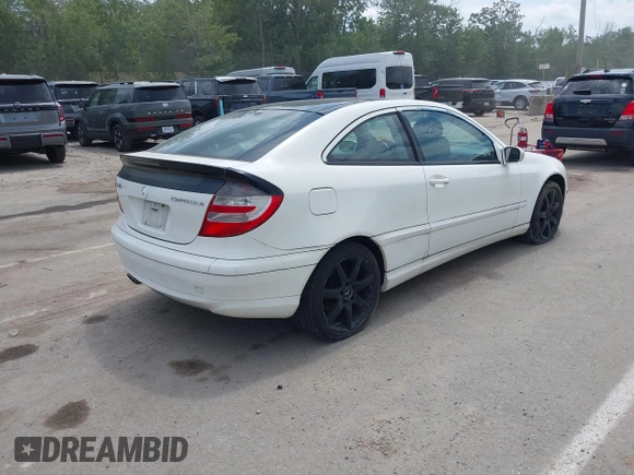 2005 Mercedes-Benz C 230 Kompressor с VIN WDBRN40J65A691009, выставлен на аукционе IAAI как лот 42763934 с пробегом 163 633 миль миль и . История ставок и продаж доступна на DreamBid. Изображение 4.