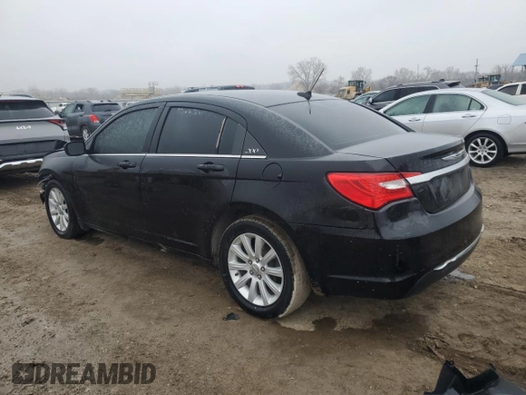 2013 Chrysler 200 Touring z VIN 1C3CCBBB6DN539475, wystawiony jako Copart lot #43955965 z przebiegiem 129 207 mil mil oraz Szkoda całkowita • Salvage title. Historia ofert i sprzedaży dostępna na DreamBid. Obrazek 2.