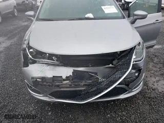 2019 Chrysler Pacifica Touring L with VIN 2C4RC1BGXKR561510, listed as a IAAI auction lot 41516173 with 135,115 mi miles. Bid and sale history available at carsss.com. Image 6.