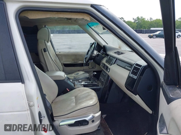 2010 Land Rover Range Rover SC z VIN SALMF1E45AA311624, wystawiony jako IAAI lot #42050138 z przebiegiem 116 651 mil mil oraz . Historia ofert i sprzedaży dostępna na DreamBid. Obrazek 5.