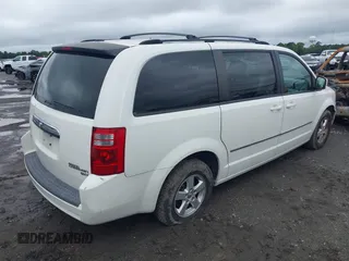 2010 Dodge Grand Caravan SXT z VIN 2D4RN5D18AR247124, wystawiony jako IAAI lot #42257538 z przebiegiem 197 443 mil mil oraz . Historia ofert i sprzedaży dostępna na DreamBid. Obrazek 4.