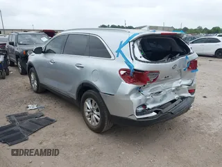 2019 Kia Sorento LX z VIN 5XYPG4A5XKG447654, wystawiony jako IAAI lot #41943667 z przebiegiem 84 241 mil mil oraz . Historia ofert i sprzedaży dostępna na DreamBid. Obrazek 3.