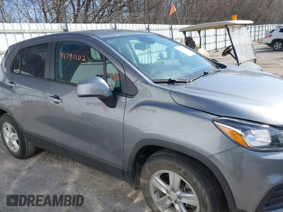 2020 Chevrolet Trax LS with VIN 3GNCJKSB2LL323579, listed as a IAAI auction lot 41791102 with 25,871 mi miles. Bid and sale history available at carsss.com. Image 13.