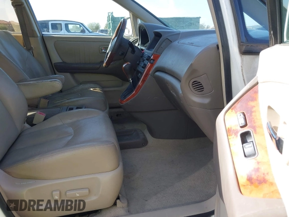 2002 Lexus RX with VIN JTJHF10U320269586, listed as a IAAI auction lot 41264933 with 156,164 mi miles. Bid and sale history available at carsss.com. Image 5.
