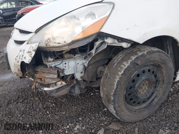 2006 Toyota Sienna LE with VIN 5TDBA23C56S057744, listed as a IAAI auction lot 41663288 with 158,299 mi miles and . Bid and sale history available at DreamBid. Image 6.