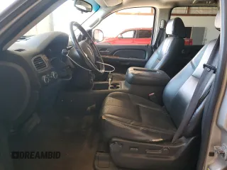 2009 Chevrolet Suburban 2LT с VIN 1GNFK26399J118063, выставлен на аукционе Copart как лот 47014765 с пробегом 239 209 миль миль и Списание • Salvage title. История ставок и продаж доступна на DreamBid. Изображение 7.
