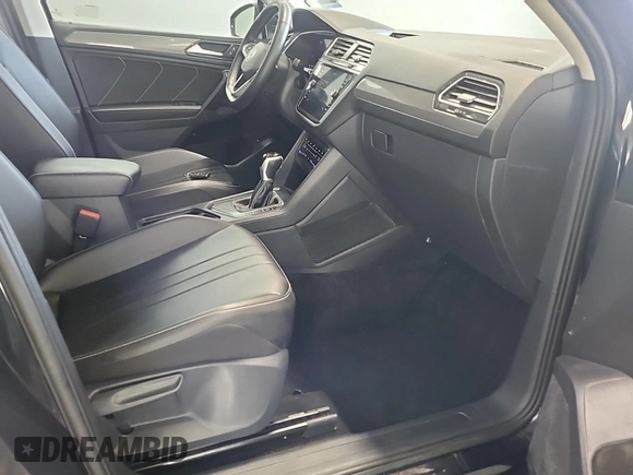 2024 Volkswagen Tiguan SE with VIN 3VV3B7AX8RM076346, listed as a IAAI auction lot 42734323 with 29,573 mi miles and . Bid and sale history available at DreamBid. Image 33.