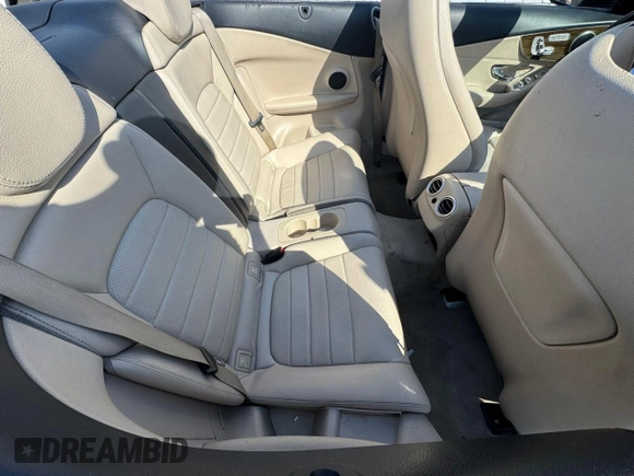 2019 Mercedes-Benz C 300 z VIN WDDWK8DB3KF827091, wystawiony jako Copart lot #57204495 z przebiegiem 114 498 mil mil oraz Czysty tytuł • Clean title. Historia ofert i sprzedaży dostępna na DreamBid. Obrazek 6.