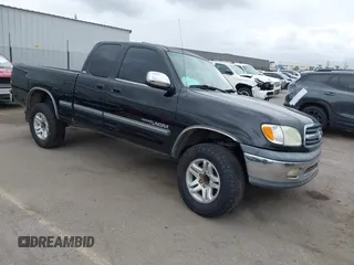 2001 Toyota Tundra SR5 with VIN 5TBRT34181S197753, listed as a IAAI auction lot 42064862 with 261,523 mi miles. Bid and sale history available at carsss.com. Image 1.