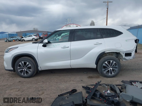 2022 Toyota Highlander XLE with VIN 5TDGZRBHXNS234405, listed as a IAAI auction lot 42045237 with 49,875 mi miles and . Bid and sale history available at DreamBid. Image 15.
