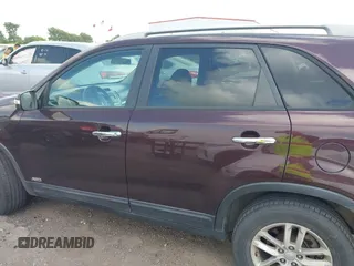 2015 Kia Sorento LX with VIN 5XYKTDA79FG635935, listed as a IAAI auction lot 42052420 with 170,386 mi miles. Bid and sale history available at carsss.com. Image 14.