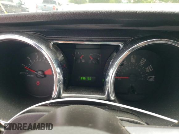 2006 Ford Mustang Standard z VIN 1ZVFT84N465105137, wystawiony jako Copart lot #57485245 z przebiegiem 84 618 mil mil oraz Szkoda całkowita • Salvage title. Historia ofert i sprzedaży dostępna na DreamBid. Obrazek 9.