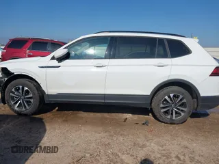 2023 Volkswagen Tiguan S z VIN 3VVRB7AX7PM076426, wystawiony jako IAAI lot #41453269 z przebiegiem 63 478 mil mil oraz . Historia ofert i sprzedaży dostępna na DreamBid. Obrazek 15.