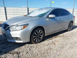 2017 Nissan Altima SL z VIN 1N4AL3AP7HC145805, wystawiony jako IAAI lot #41391734 z przebiegiem 121 753 mil mil oraz . Historia ofert i sprzedaży dostępna na DreamBid. Obrazek 17.