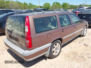 1998 Volvo V70 XC with VIN YV1LZ5646W2443819, listed as a IAAI auction lot 41977494 with 138,922 mi miles. Bid and sale history available at carsss.com. Image 4.