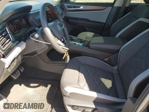 2024 Volkswagen Atlas Peak Edition SE z VIN 1V2CR2CAXRC568110, wystawiony jako Copart lot #48893395 z przebiegiem 10 441 mil mil oraz Nie do naprawy • Non repairable. Historia ofert i sprzedaży dostępna na DreamBid. Obrazek 7.