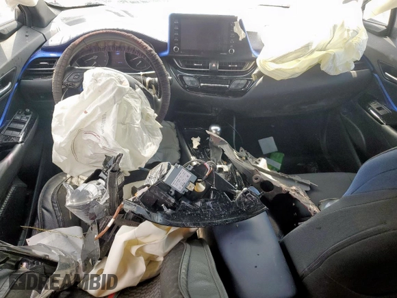 2020 Toyota C-HR LE z VIN NMTKHMBX4LR118586, wystawiony jako Copart lot #59542645 z przebiegiem 67 018 mil mil oraz Szkoda całkowita • Salvage title. Historia ofert i sprzedaży dostępna na DreamBid. Obrazek 8.