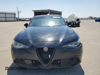 2018 Alfa Romeo Giulia Ti Sport z VIN ZARFAECN7J7588845, wystawiony jako Copart lot #55140535 z przebiegiem Nie podano mil oraz Szkoda całkowita • Salvage title. Historia ofert i sprzedaży dostępna na DreamBid. Obrazek 5.