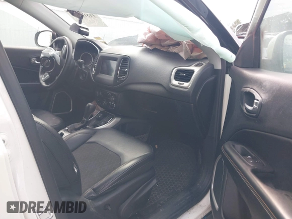 2019 Jeep Compass Latitude with VIN 3C4NJDBB1KT761196, listed as a IAAI auction lot 41812230 with 51,268 mi miles. Bid and sale history available at carsss.com. Image 5.