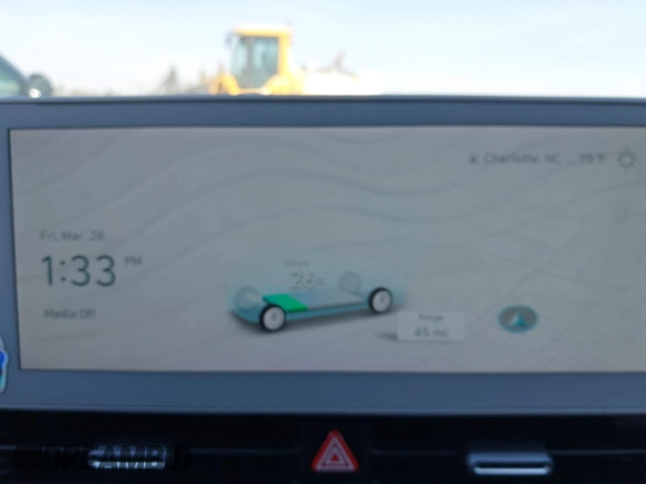 2024 Hyundai Ioniq 5 SE z VIN KM8KM4DE8RU300381, wystawiony jako IAAI lot #41907767 z przebiegiem 17 452 mil mil oraz . Historia ofert i sprzedaży dostępna na DreamBid. Obrazek 18.