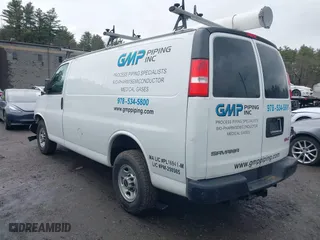 2019 GMC Savana Cargo Van with VIN 1GTW7AFG9K1154896, listed as a IAAI auction lot 41761872 with 183,541 mi miles. Bid and sale history available at carsss.com. Image 3.