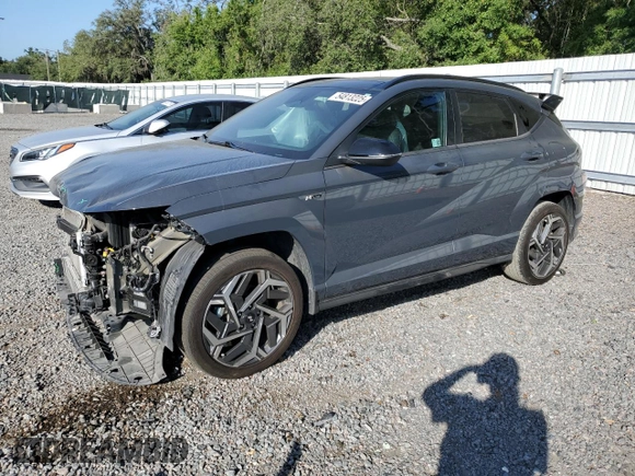 2024 Hyundai Kona N Line z VIN KM8HACA33RU056347, wystawiony jako Copart lot #54813225 z przebiegiem 40 756 mil mil oraz Szkoda całkowita • Salvage title. Historia ofert i sprzedaży dostępna na DreamBid. Obrazek 1.