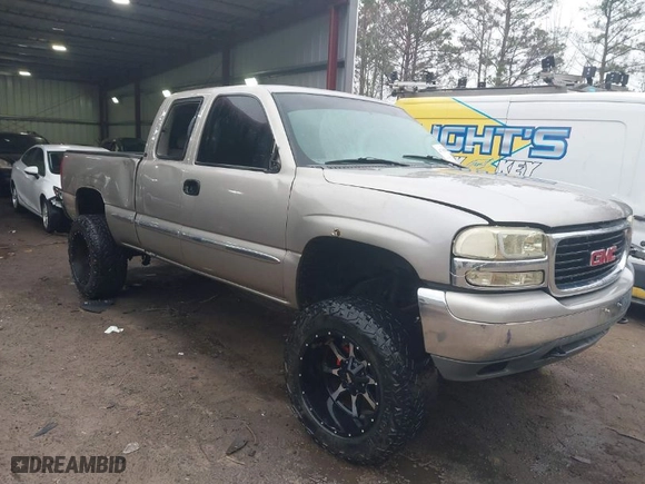 2000 GMC New Sierra 1500 SLE with VIN 1GTEK19T8YE168647, listed as a IAAI auction lot 41785841 with 260,873 mi miles. Bid and sale history available at carsss.com. Image 6.