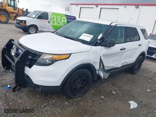 2015 Ford Utility Police Interceptor with VIN 1FM5K8AR9FGB32861, listed as a IAAI auction lot 41520920 with 102,242 mi miles. Bid and sale history available at carsss.com. Image 21.