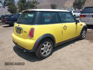 2006 MINI Hardtop с VIN WMWRC33576TK65655, выставлен на аукционе IAAI как лот 42453780 с пробегом 42 960 миль миль и . История ставок и продаж доступна на DreamBid. Изображение 4.