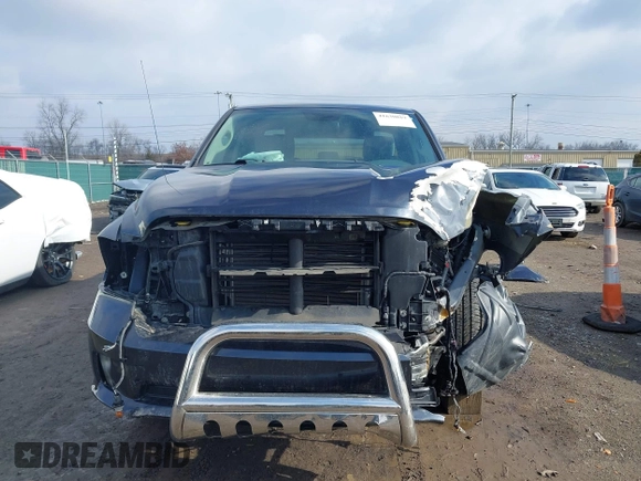 2018 Ram 1500 Tradesman z VIN 1C6RR6FG3JS325243, wystawiony jako IAAI lot #41630019 z przebiegiem 54 019 mil mil oraz . Historia ofert i sprzedaży dostępna na DreamBid. Obrazek 13.