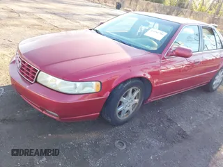 2003 Cadillac Seville Touring STS z VIN 1G6KY54983U212944, wystawiony jako IAAI lot #41656796 z przebiegiem 118 662 mil mil oraz . Historia ofert i sprzedaży dostępna na DreamBid. Obrazek 2.