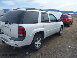 2007 Chevrolet TrailBlazer LT with VIN 1GNDT13S272279100, listed as a IAAI auction lot 41847719 with 117,755 mi miles. Bid and sale history available at carsss.com. Image 4.
