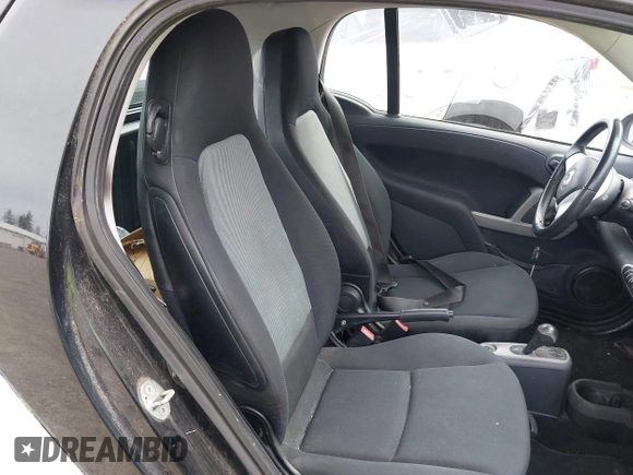 2014 Smart fortwo Pure with VIN WMEEJ3BA8EK747384, listed as a IAAI auction lot 41979651 with 29,586 mi miles and . Bid and sale history available at DreamBid. Image 8.