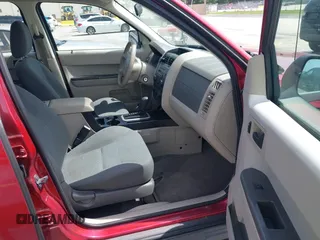 2008 Ford Escape XLS z VIN 1FMCU02Z28KB15112, wystawiony jako IAAI lot #42730429 z przebiegiem 109 831 mil mil oraz . Historia ofert i sprzedaży dostępna na DreamBid. Obrazek 5.