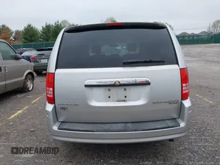 2010 Chrysler Town & Country Touring z VIN 2A4RR5D12AR265985, wystawiony jako IAAI lot #41970445 z przebiegiem 125 635 mil mil oraz . Historia ofert i sprzedaży dostępna na DreamBid. Obrazek 16.