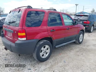 2006 Ford Escape XLT with VIN 1FMYU931X6KA24055, listed as a IAAI auction lot 42098827 with 175,261 mi miles. Bid and sale history available at carsss.com. Image 4.