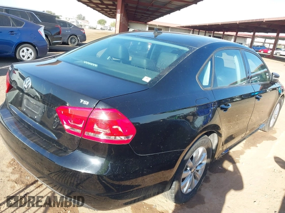 2015 Volkswagen Passat Limited Edition Edition z VIN 1VWAT7A3XFC068792, wystawiony jako IAAI lot #41704551 z przebiegiem 89 388 mil mil oraz . Historia ofert i sprzedaży dostępna na DreamBid. Obrazek 4.