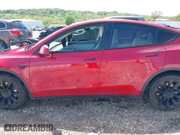 2020 Tesla Model Y Long Range z VIN 5YJYGDEE0LF034164, wystawiony jako IAAI lot #42080304 z przebiegiem 55 520 mil mil oraz . Historia ofert i sprzedaży dostępna na DreamBid. Obrazek 15.