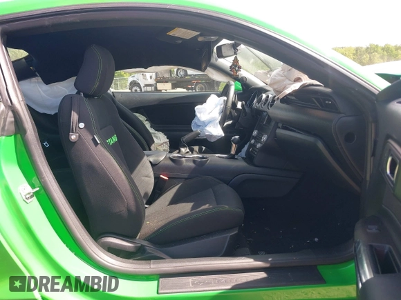 2019 Ford Mustang EcoBoost z VIN 1FA6P8TH6K5198844, wystawiony jako IAAI lot #42315513 z przebiegiem 29 658 mil mil oraz . Historia ofert i sprzedaży dostępna na DreamBid. Obrazek 5.