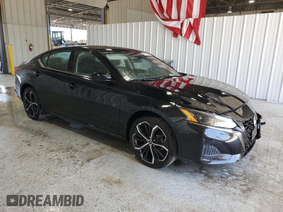 2025 Nissan Altima SR with VIN 1N4BL4CV6SN309174, listed as a Copart auction lot 52805085 with 7,622 mi miles and Clean Title. Bid and sale history available at DreamBid. Image 4.